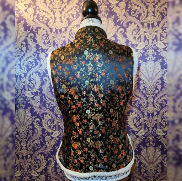 Beautiful Padded Vest - Picture 2 of 3